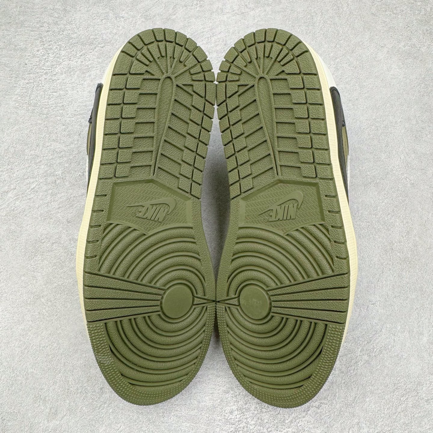 Jordan 1 Low X Travis Scott Medium Olive