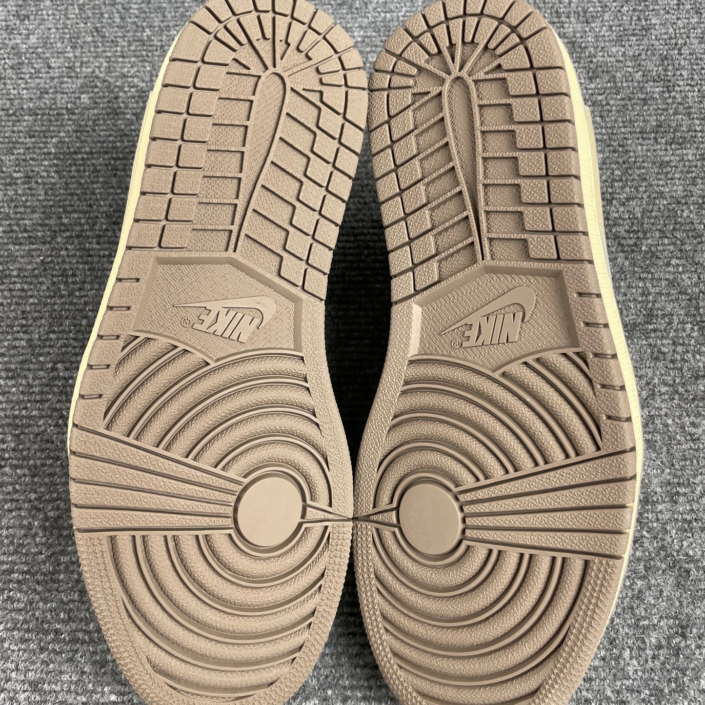 Jordan 1 Low X Travis Scott Og Reverse Mocha