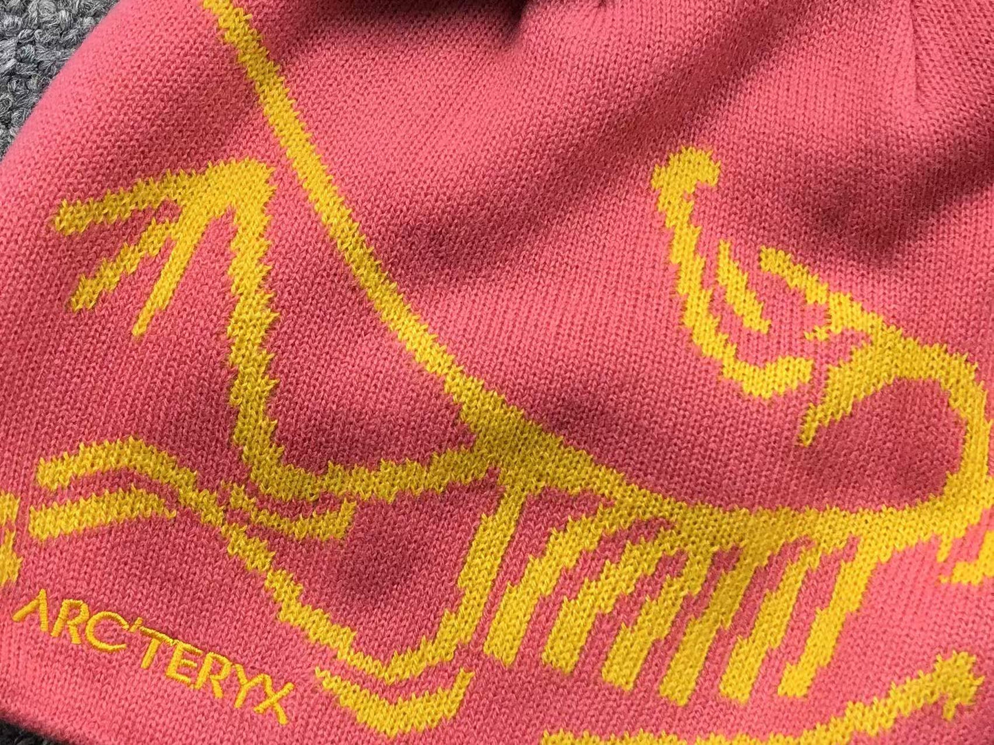 arcteryx-bird-head-toque-beanie-pink-3-Drip Store Argentina