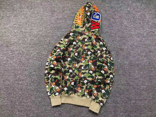 bape-abc-camo-hello-kitty-shark-full-zip-hoodie-green-2-Drip Store Argentina