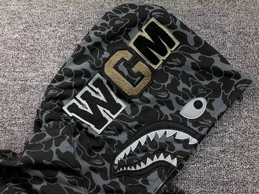bape-x-dover-street-market-special-camo-shark-full-zip-hoodie-2-Drip Store Argentina