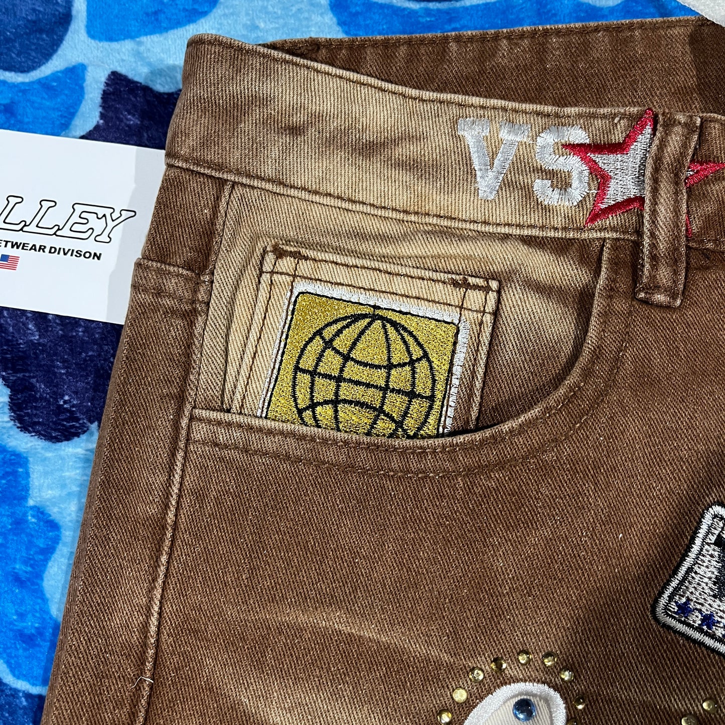 Bermuda Short Valley Skittles Patch Marrón XL