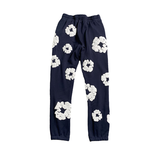 denim-tears-the-cotton-wreath-sweatpants-navy-2-Drip Store Argentina