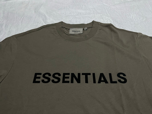 fear-of-god-essentials-boxy-t-shirt-applique-logo-cement-2-Drip Store Argentina