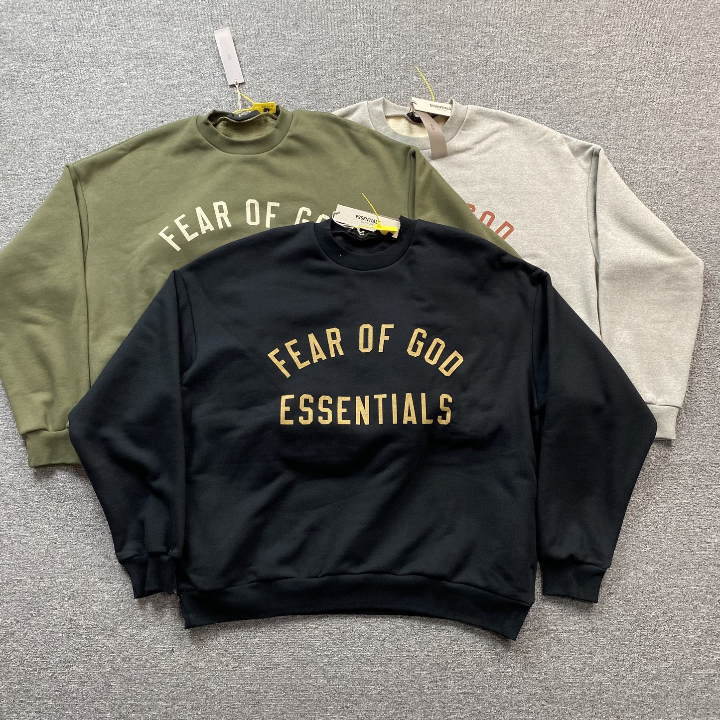 fear-of-god-essentials-crewneck-dark-heather-8-Drip Store Argentina
