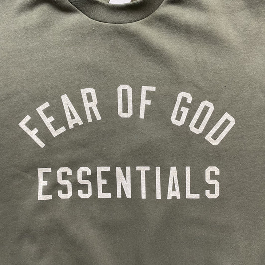 fear-of-god-essentials-crewneck-military-2-Drip Store Argentina