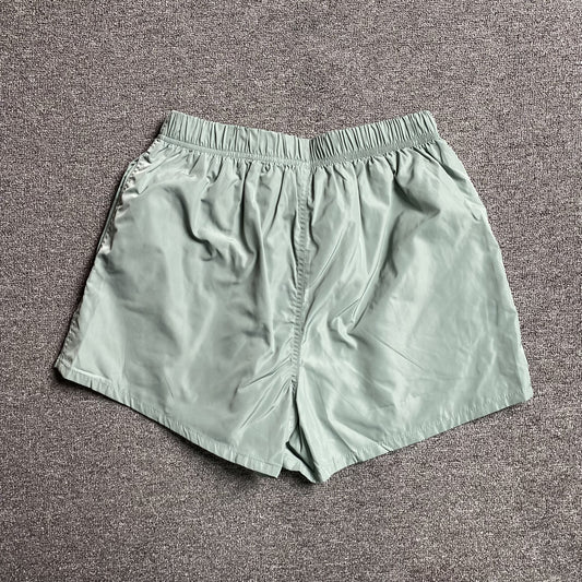 fear-of-god-essentials-running-nylon-short-sycamore-2-Drip Store Argentina
