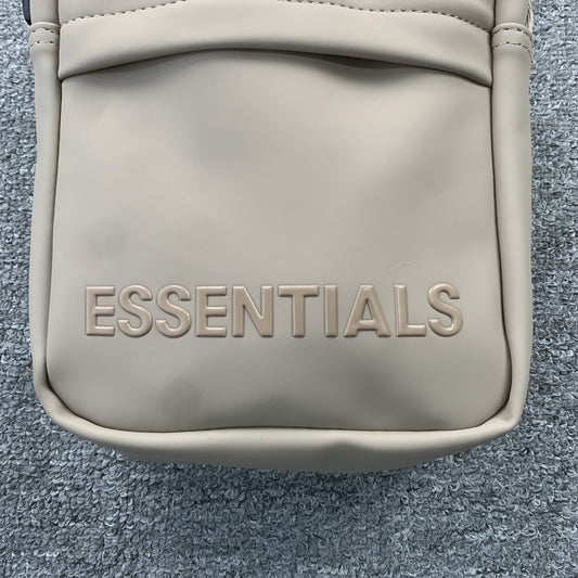 fear-of-god-essentials-shoulder-bag-beige-2-Drip Store Argentina