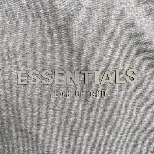 Remera Fear of God Essentials Small Logo Core Heather