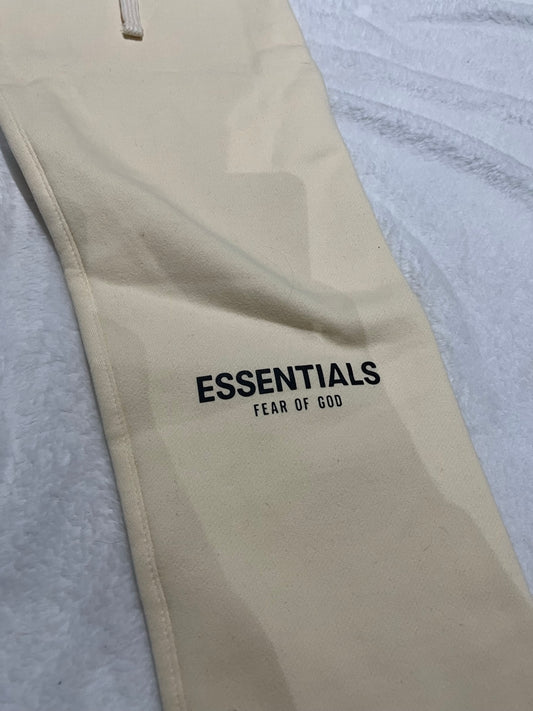fear-of-god-essentials-sweatpants-buttercream-2-Drip Store Argentina