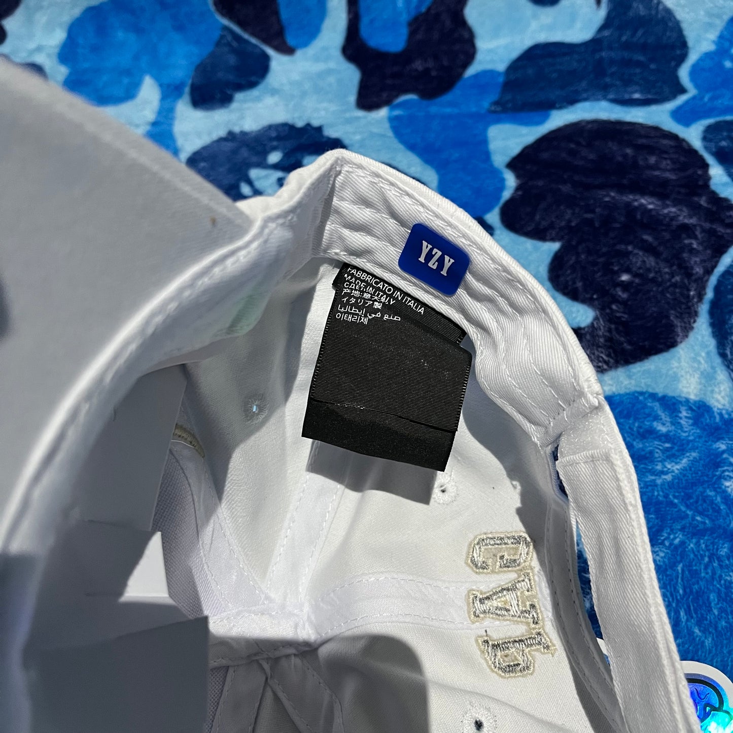 Gorra Yeezy Gap Flame Blanca