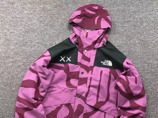 kaws-x-the-north-face-retro-1986-mountain-jacket-pamplona-purple-86-2-Drip Store Argentina