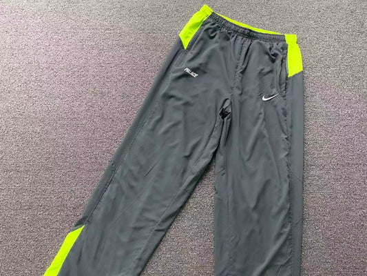 Pantalón Palace x Nike Total P90 Gris