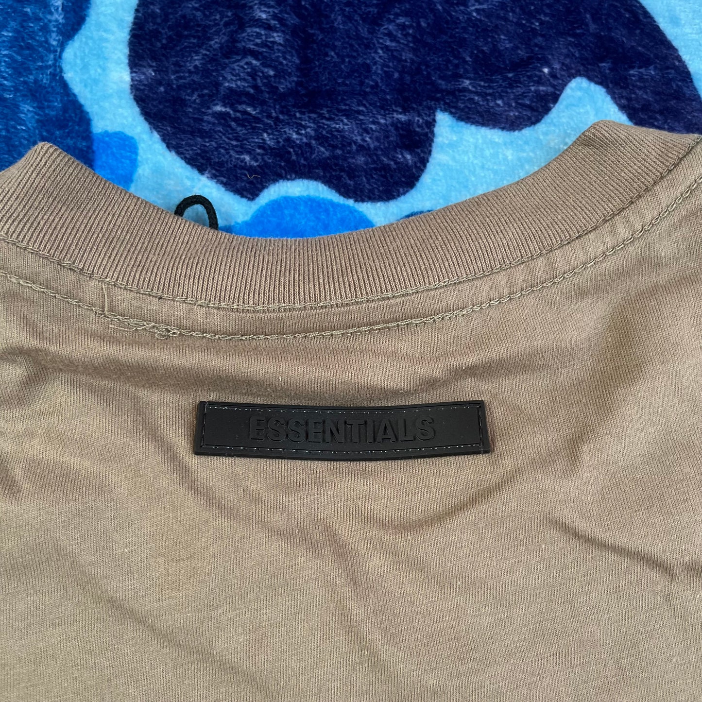 Remera FOG Essentials Oak L