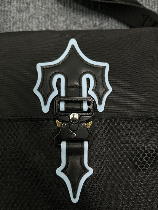 trapstar-irongate-1_0-crossbody-bag-black-ice-blue-2-Drip Store Argentina