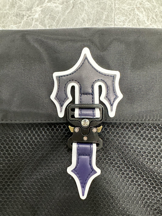 trapstar-irongate-1_0-crossbody-bag-gradient-blue-2_4bc66df7-Drip Store Argentina