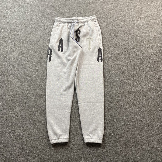 trapstar-irongate-arch-chenille-2_0-tracksuit-grey-2_c2fb47d2-Drip Store Argentina