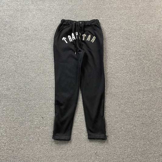 trapstar-irongate-arch-chenille-tracksuit-black-2_757e502f-Drip Store Argentina