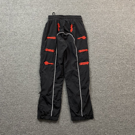 trapstar-irongate-shell-tracksuit-2_0-black-red-2-Drip Store Argentina