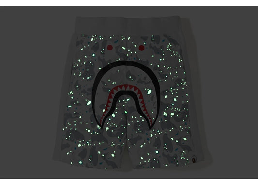 bape-space-camo-shark-sweat-shorts-white-2_70b4e678-Drip Store Argentina