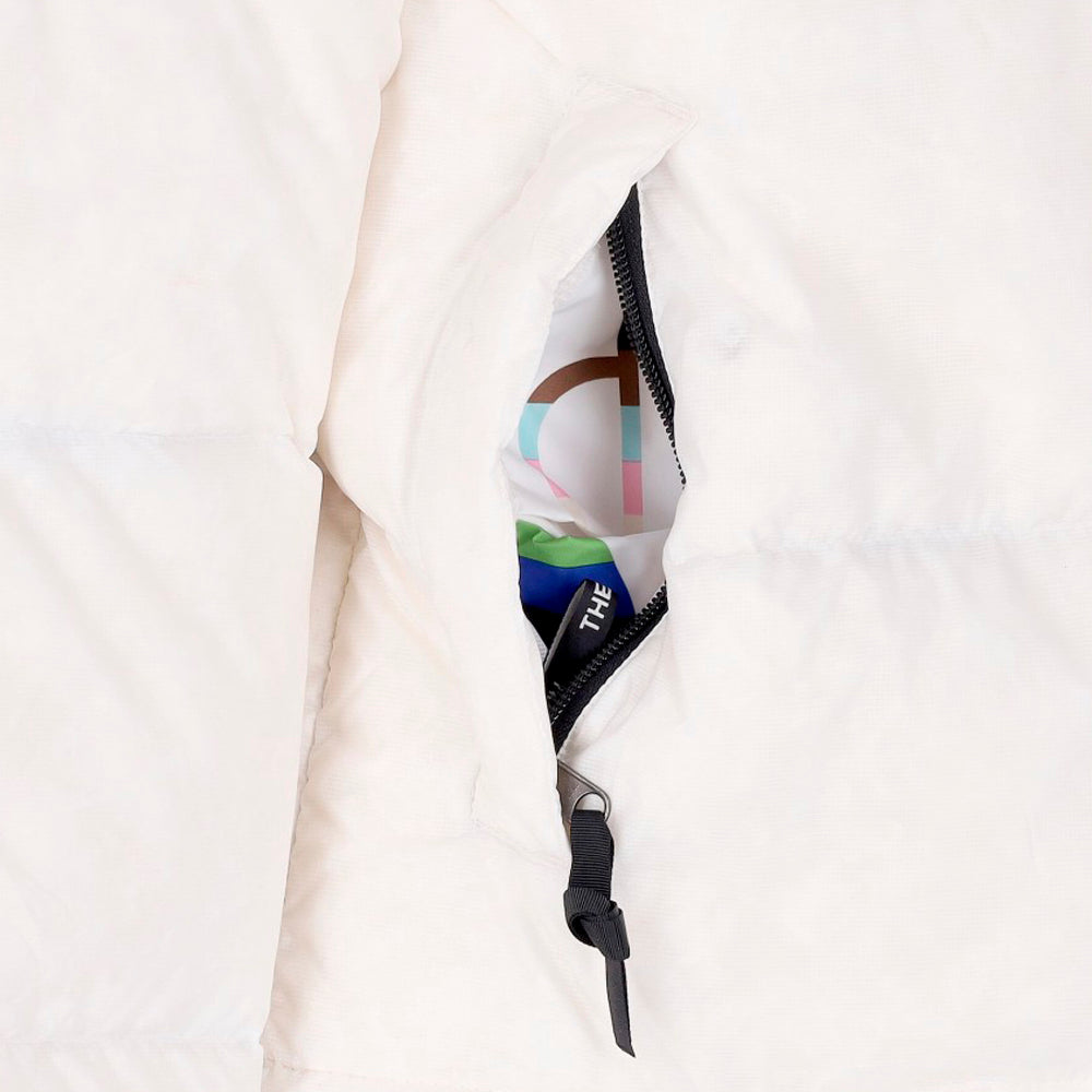 the-north-face-1996-retro-nuptse-700-fill-packable-jacket-pride-white-6-Drip Store Argentina