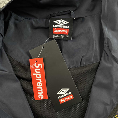 Campera Supreme Umbro Gradient Negra