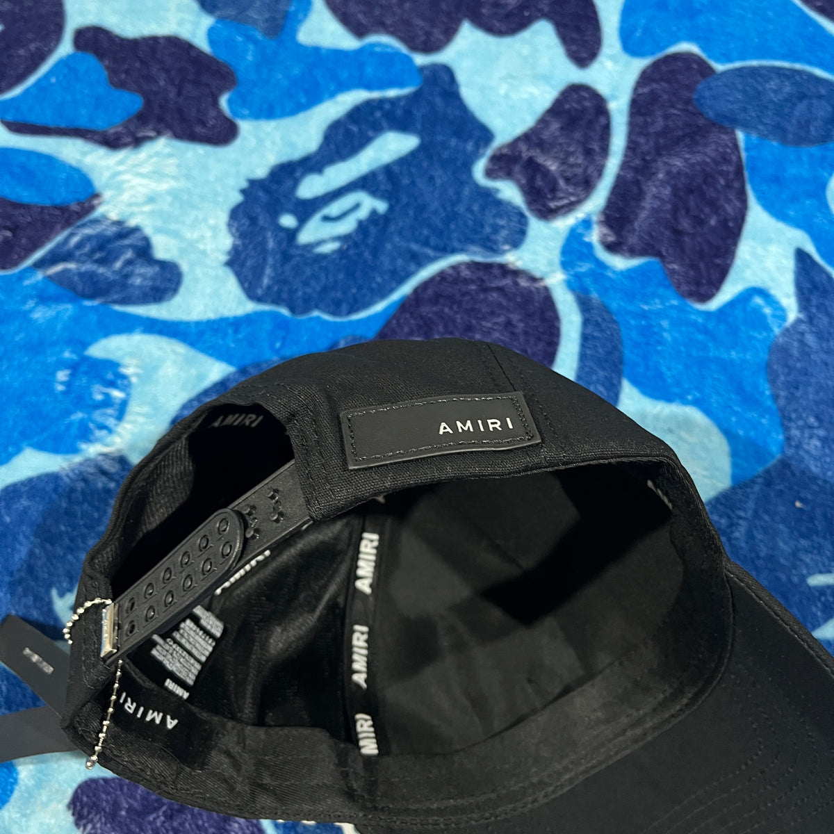 Gorra Amiri MA Brillos Celeste/Negra