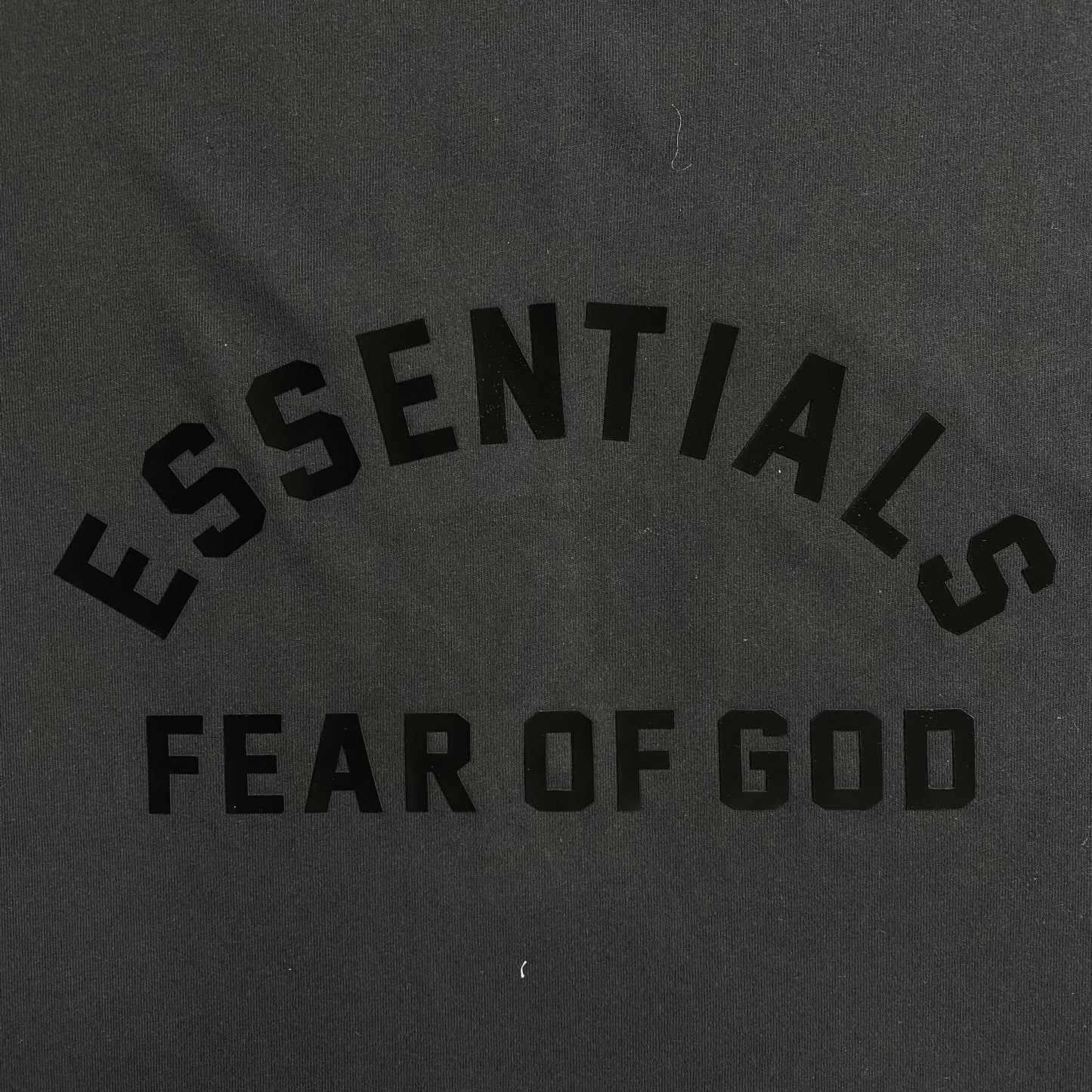 FEAR OF GOD ESSENTIALS ARCH LOGO TEE JET BLACK