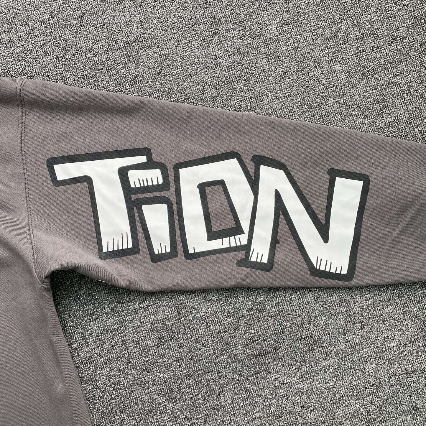 Buzo Mixed Emotion Monster Gris