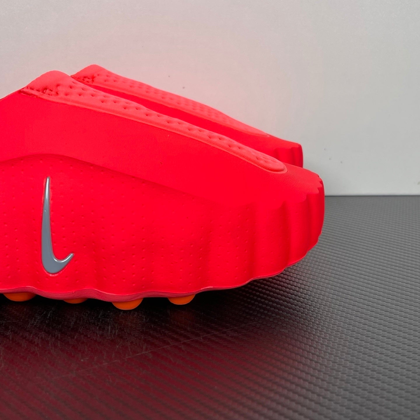 Nike Mind 001 Slide Solar Red