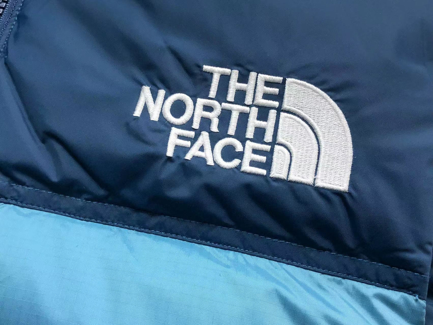 THE NORTH FACE 1996 RETRO NUPTSE VEST BLUE