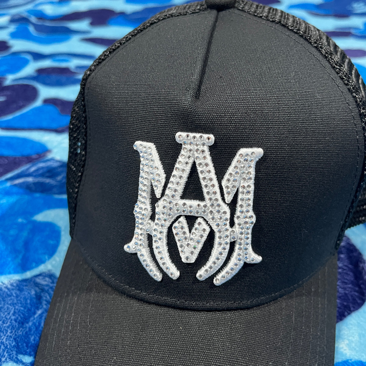 Gorra Amiri MA Brillos Trucker Blanca/Negra