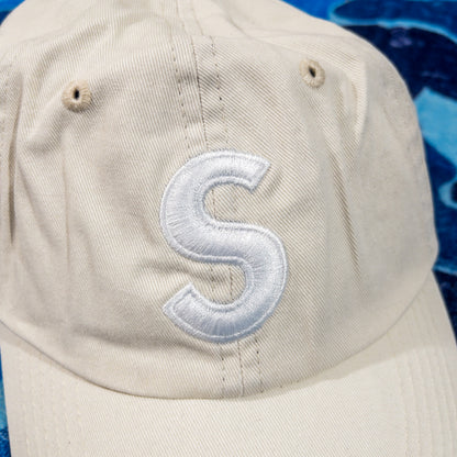 Gorra Supreme S Logo Crema