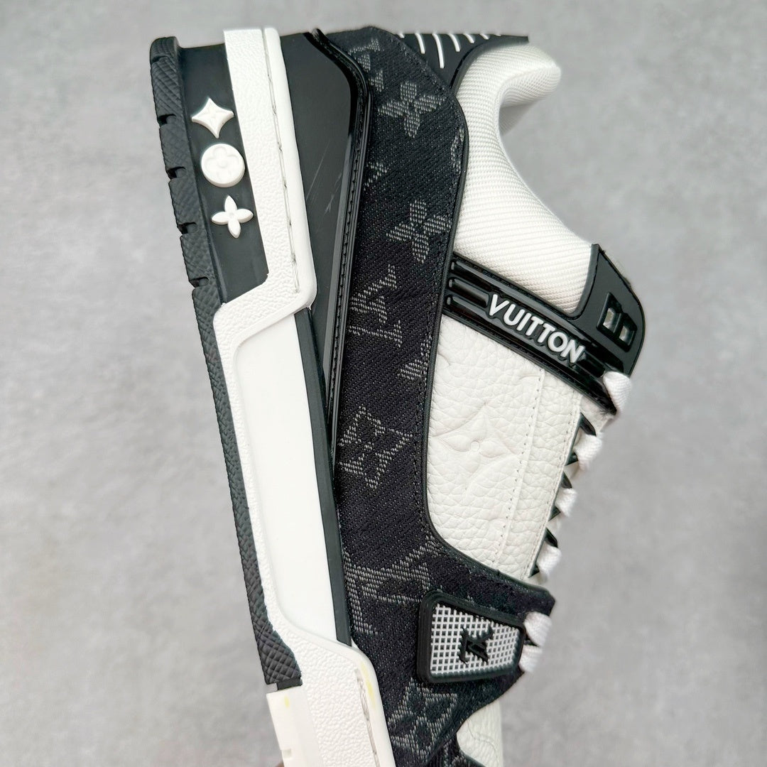 Louis Vuitton Trainer Sneaker Negra