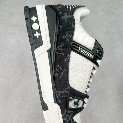 Louis Vuitton Trainer Sneaker Negra