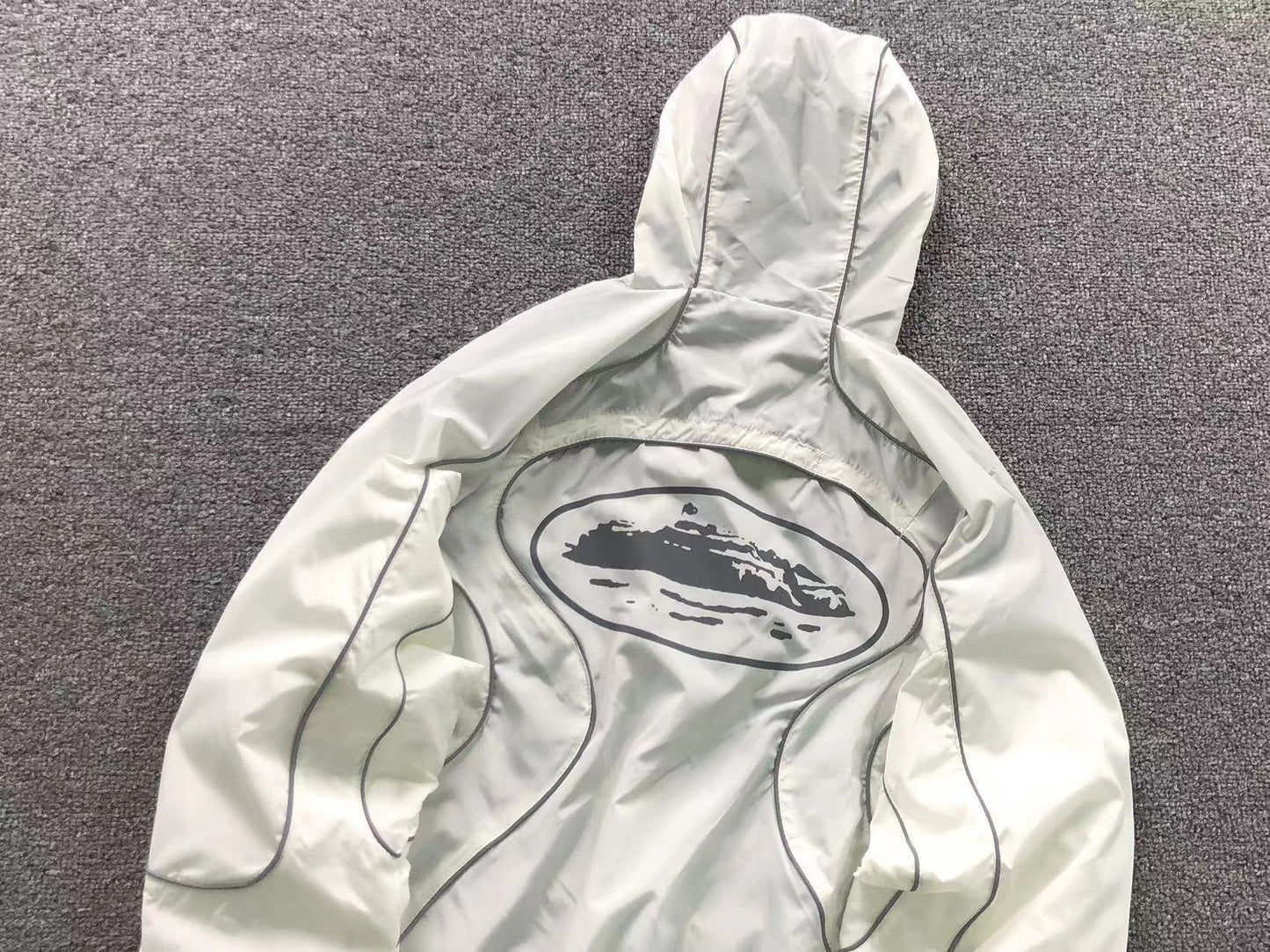 Campera Corteiz x Nike NRG Onyx Blanca