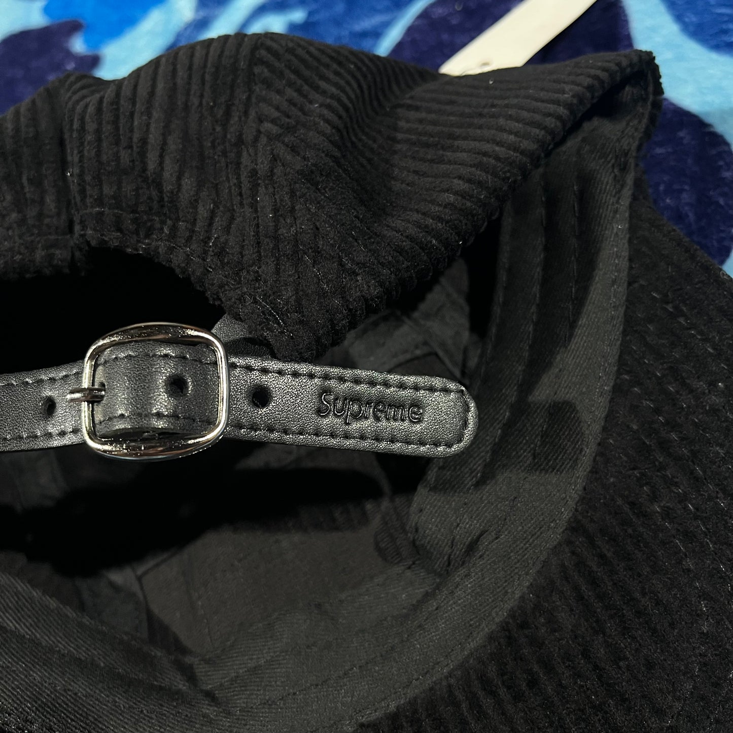 Gorra Supreme Corderoy Negro