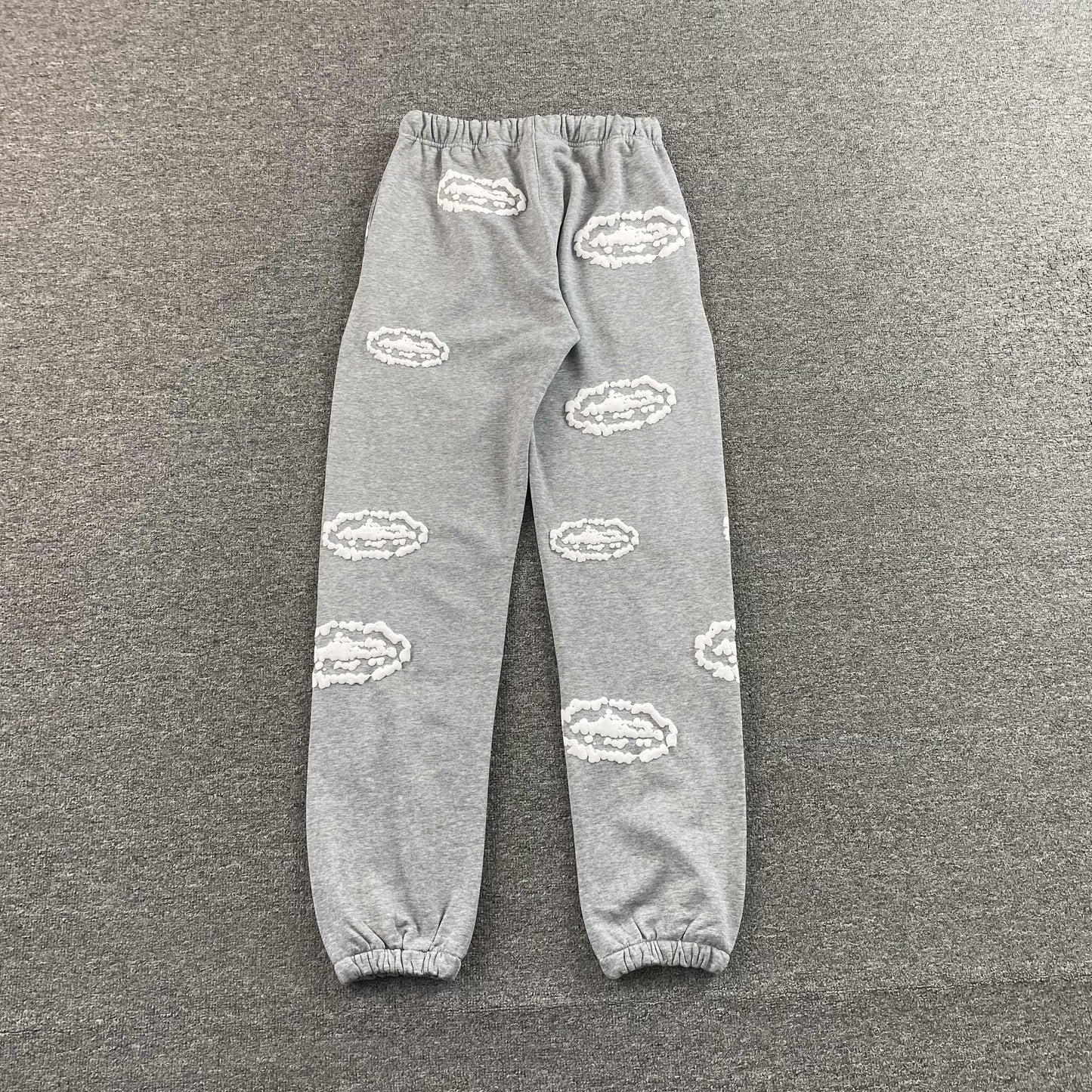 Pantalon Corteiz x Denim Tears Island Wreath Gris