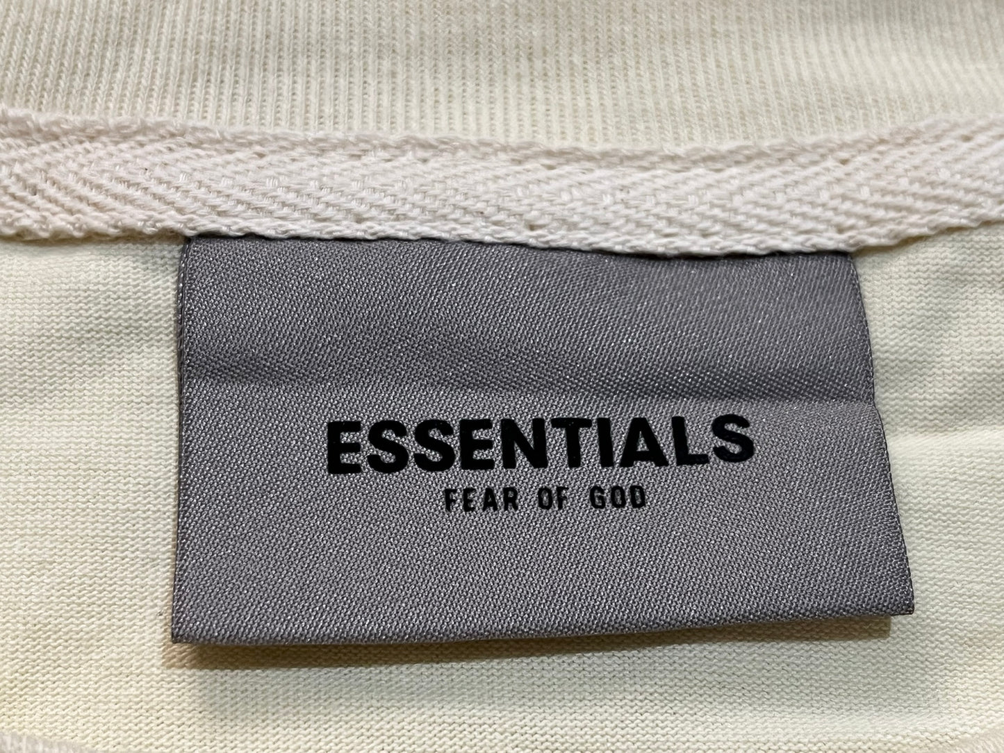 FEAR OF GOD ESSENTIALS BOXY T-SHIRT APPLIQUE LOGO BUTTERCREAM