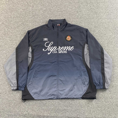 Campera Supreme Umbro Gradient Negra