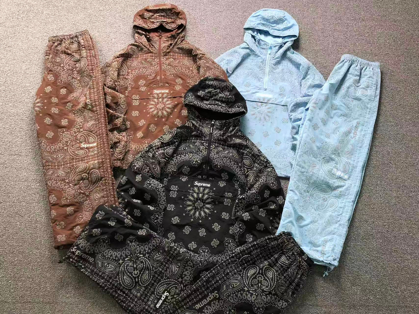 Campera Supreme Reflective Bandana Anorak Celeste