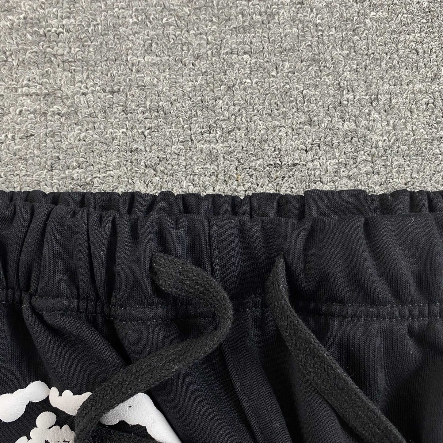 Pantalon Corteiz x Denim Tears Island Wreath Negro