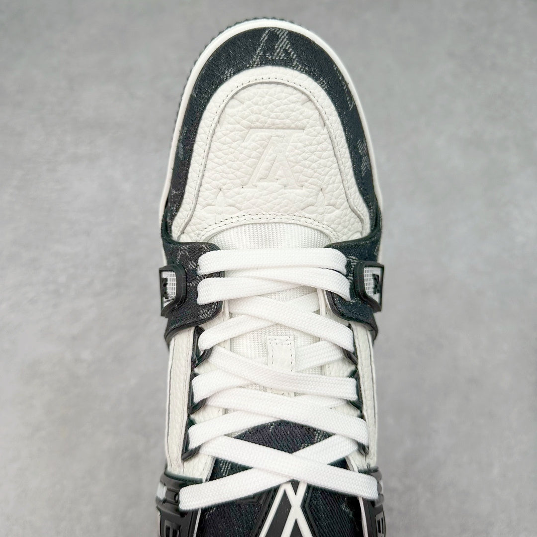 Louis Vuitton Trainer Sneaker Negra