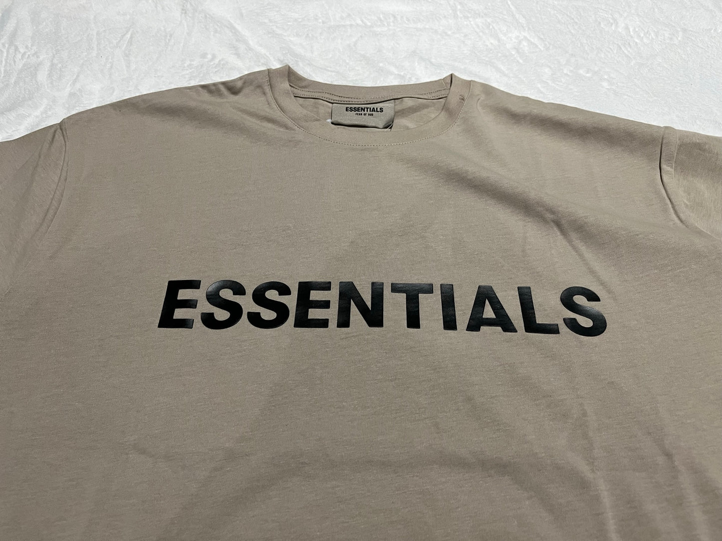 FEAR OF GOD ESSENTIALS BOXY T-SHIRT APPLIQUE LOGO TAUPE