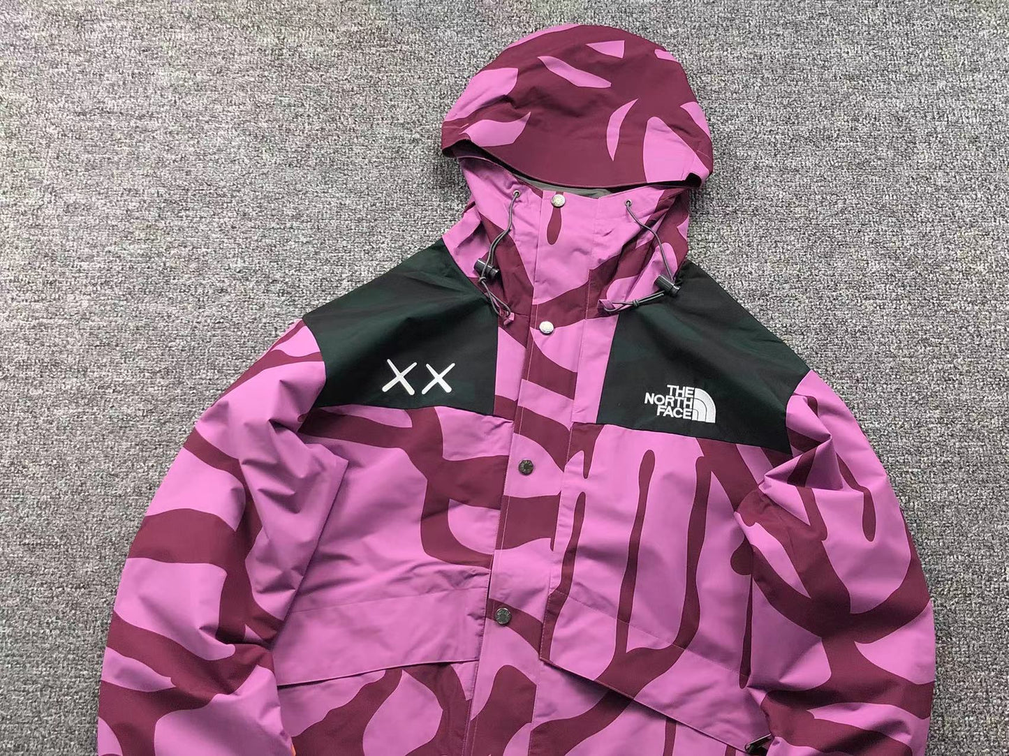 KAWS X THE NORTH FACE RETRO 1986 MOUNTAIN JACKET PAMPLONA PURPLE 86