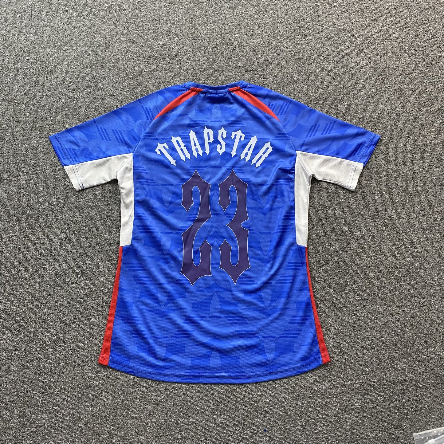 TRAPSTAR IRONGATE FOOTBALL JERSEY BLUE RED