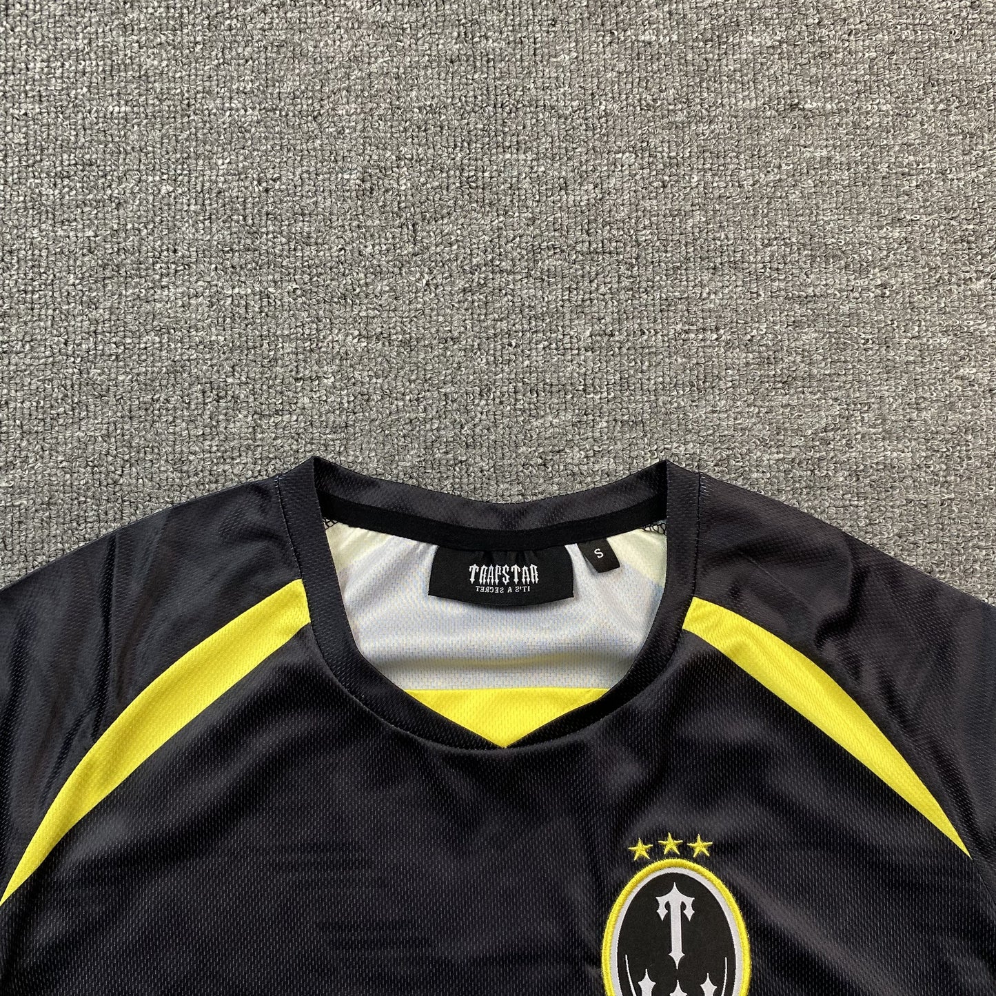 TRAPSTAR IRONGATE FOOTBALL JERSEY BLACK YELLOW