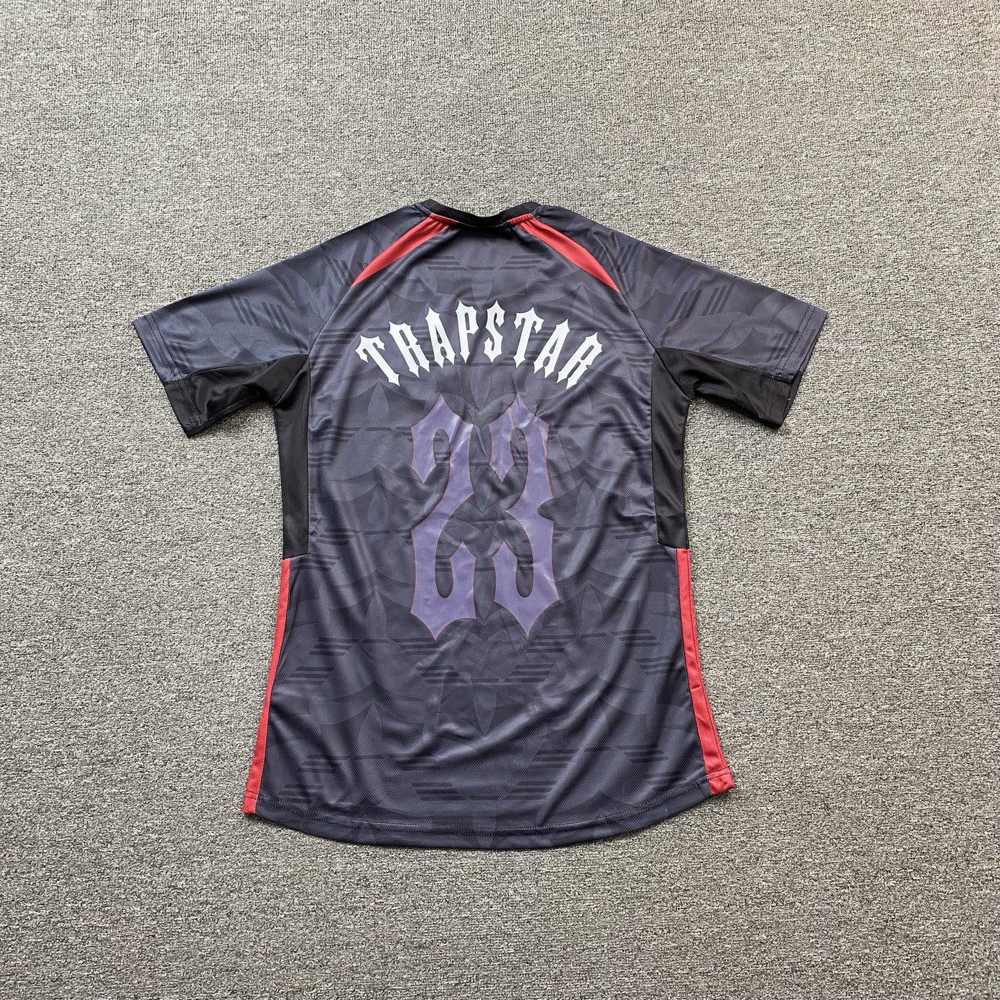 TRAPSTAR IRONGATE FOOTBALL JERSEY BLACK RED