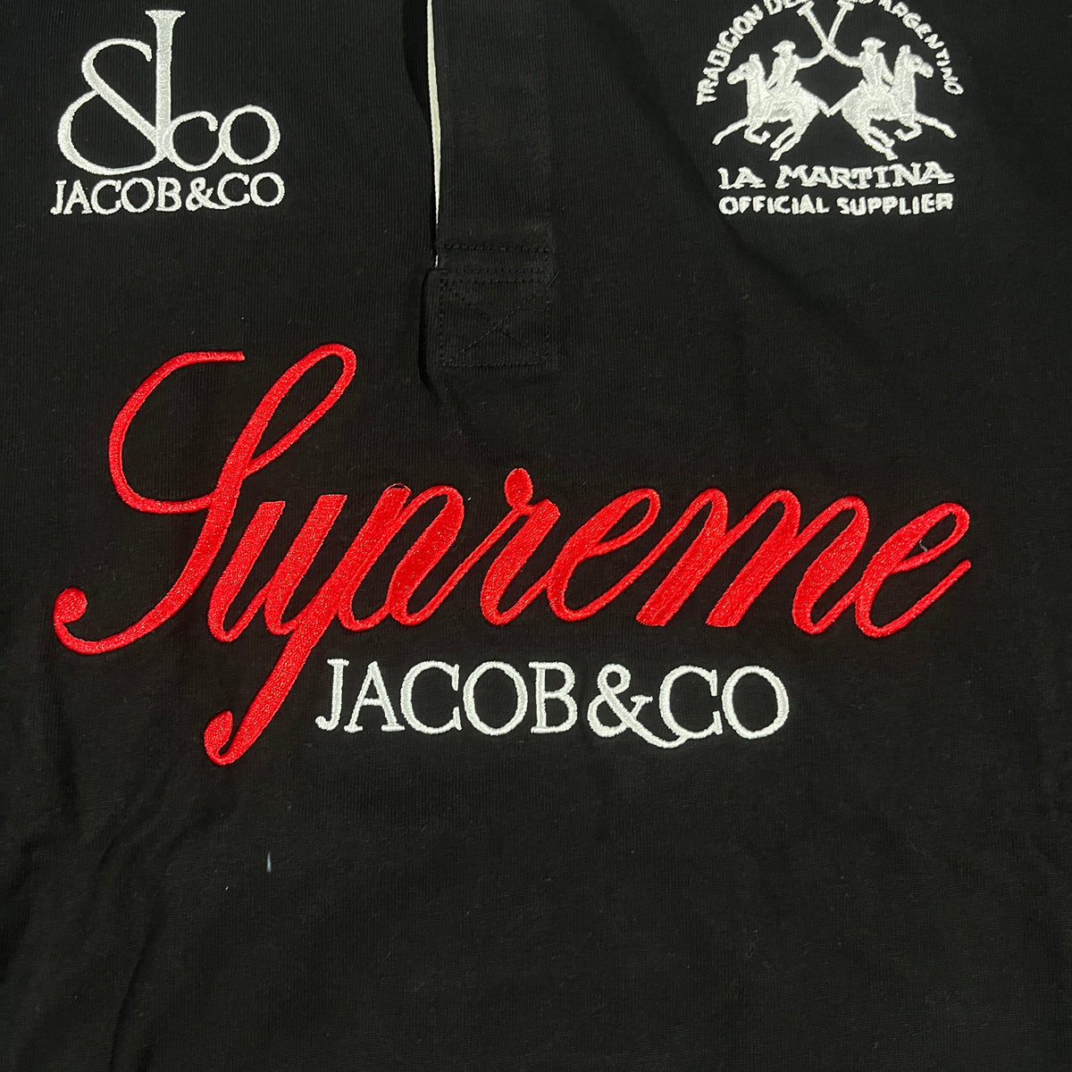 Remera Supreme x La Martina Negra L-XL