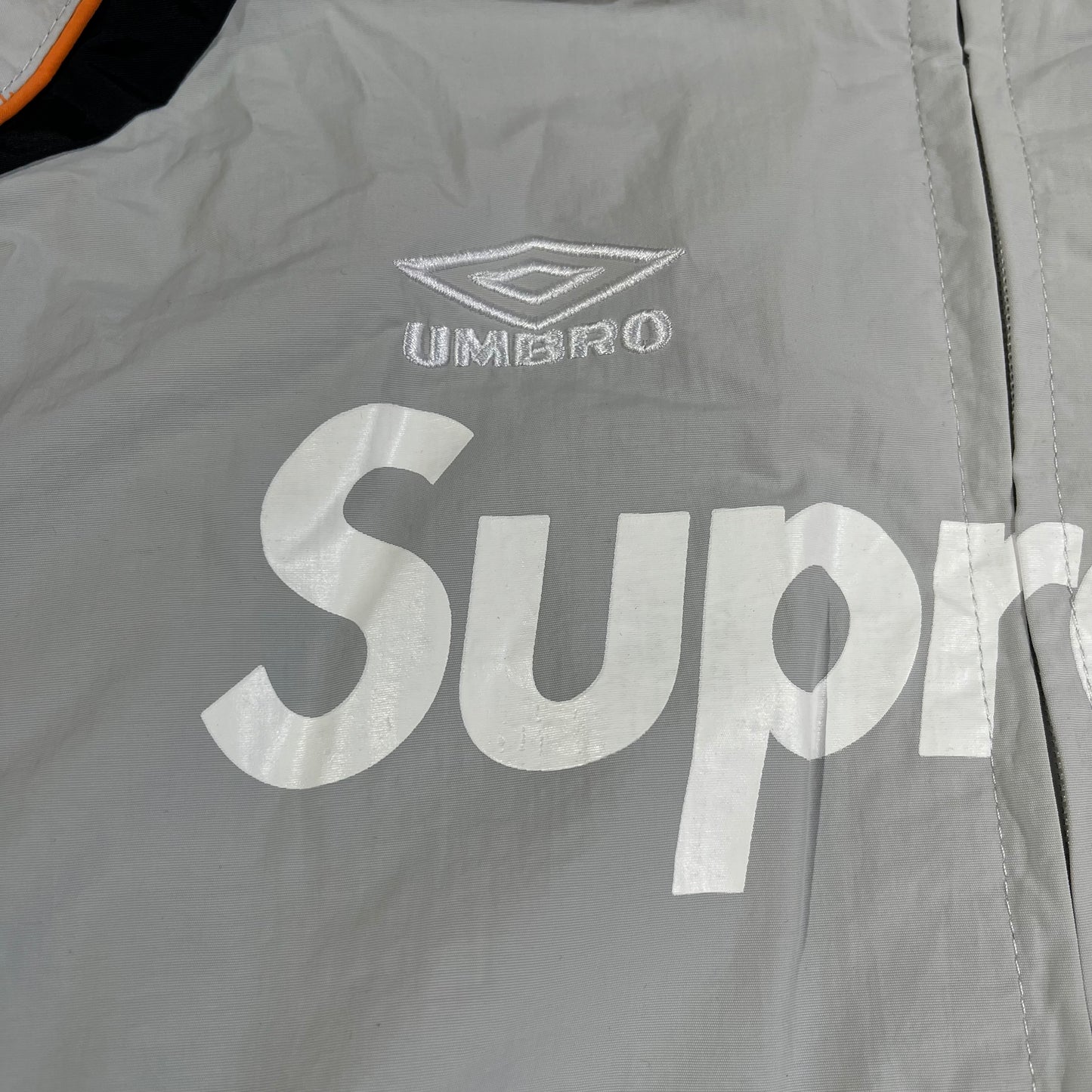Campera Supreme X Umbro Gris M